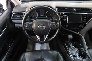 Седан Toyota Camry 2018 года, 2399000 рублей, Омск