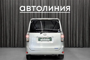 Минивэн Toyota Voxy 2010 года, 1390000 рублей, Красноярск