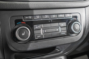 Внедорожник Volkswagen Tiguan 2012 года, 1449000 рублей, Барнаул