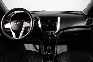 Седан Hyundai Solaris 2011 года, 679000 рублей, Сургут