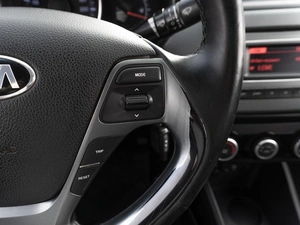 Седан Kia Rio 2015 года, 939000 рублей, Саратов