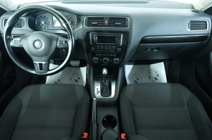 Седан Volkswagen Jetta 2013 года, 1039000 рублей, Омск