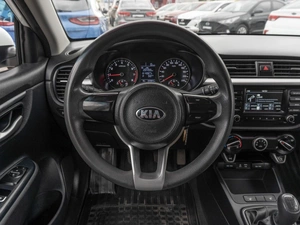 Седан Kia Rio 2017 года, 1299000 рублей, Саратов