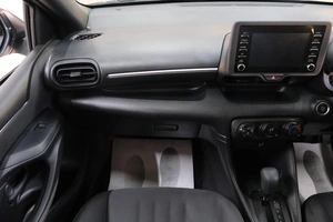 Хетчбэк Toyota Yaris 2021 года, 1289000 рублей, Омск
