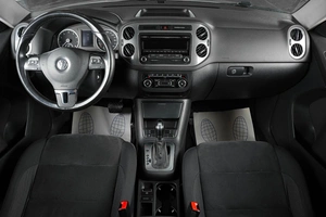 Внедорожник Volkswagen Tiguan 2012 года, 1529000 рублей, Тюмень