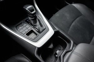 Внедорожник Toyota RAV4 2021 года, 3649000 рублей, Ульяновск