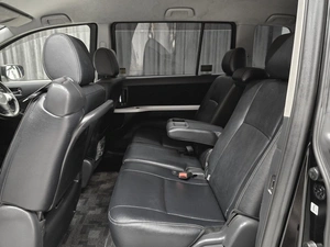 Минивэн Toyota Isis 2012 года, 1270000 рублей, Красноярск