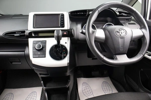 Минивэн Toyota Wish 2015 года, 1799000 рублей, Оренбург