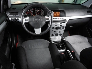 Хетчбэк Opel Astra 2011 года, 634000 рублей, Воронеж