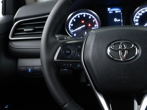 Седан Toyota Camry 2021 года, 2847077 рублей, Москва