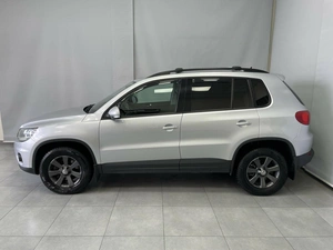 Внедорожник Volkswagen Tiguan 2011 года, 1175000 рублей, Красноярск