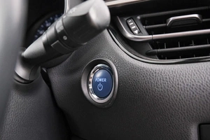 Внедорожник Toyota C-HR 2017 года, 2009000 рублей, Красноярск