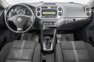 Внедорожник Volkswagen Tiguan 2010 года, 949000 рублей, Барнаул
