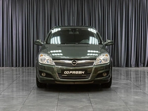 Седан Opel Astra 2011 года, 699000 рублей, Тюмень