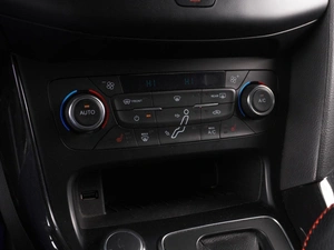 Седан Ford Focus 2017 года, 1175000 рублей, Красный Пахарь