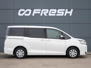 Минивэн Toyota Voxy 2019 года, 2100000 рублей, Краснодар