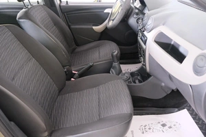 Седан Renault Logan 2011 года, 689000 рублей, Омск