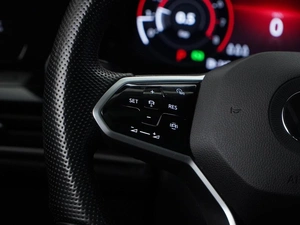 Хетчбэк Volkswagen Golf 2021 года, 2797434 рублей, Москва