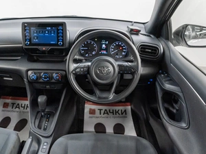 Хетчбэк Toyota Yaris 2021 года, 1270000 рублей, Красноярск