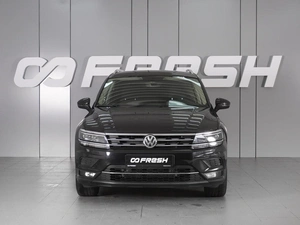 Внедорожник Volkswagen Tiguan 2018 года, 2876000 рублей, Красный Пахарь