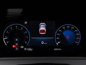 Хетчбэк Volkswagen Golf 2022 года, 2974444 рублей, Москва
