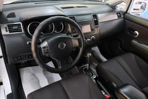 Хетчбэк Nissan Tiida 2013 года, 969000 рублей, Омск