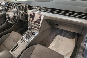 Седан Volkswagen Passat 2018 года, 2139000 рублей, Челябинск