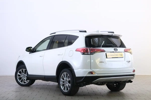 Внедорожник Toyota RAV4 2016 года, 2599000 рублей, Омск