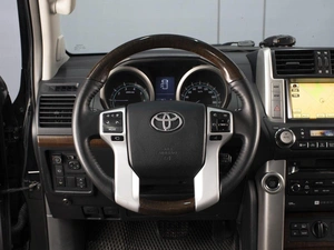 Внедорожник Toyota Land Cruiser Prado 2009 года, 2860000 рублей, Омск