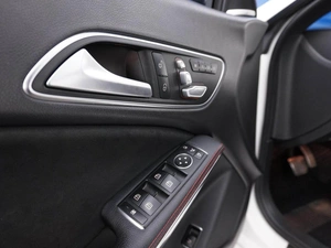 Седан Mercedes-benz CLA-класс 2018 года, 1899364 рублей, Москва