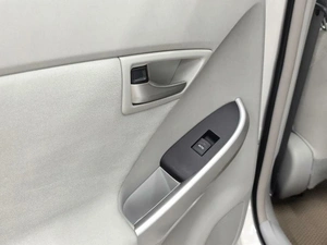 Лифтбек Toyota Prius 2015 года, 1290000 рублей, Барнаул