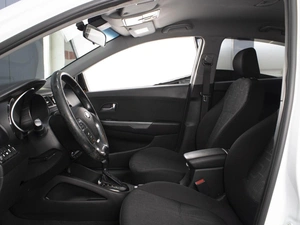 Седан Kia Rio 2015 года, 915000 рублей, Омск