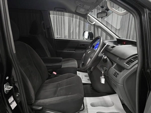 Минивэн Toyota Voxy 2009 года, 1420000 рублей, Красноярск
