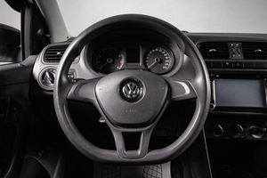 Седан Volkswagen Polo 2015 года, 919000 рублей, Сургут