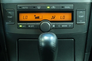 Седан Toyota Avensis 2008 года, 949000 рублей, Омск