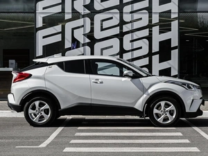 Внедорожник Toyota C-HR 2018 года, 2399000 рублей, Волгоград