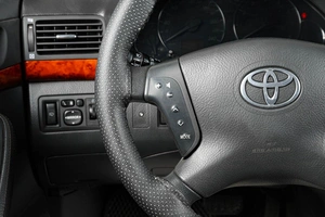 Седан Toyota Avensis 2006 года, 819000 рублей, Тюмень