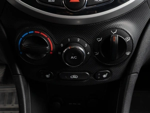 Седан Hyundai Solaris 2011 года, 649000 рублей, Тюмень