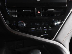 Седан Toyota Camry 2023 года, 3570000 рублей, Красный Пахарь
