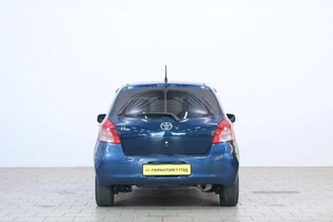 Хетчбэк Toyota Vitz 2005 года, 489000 рублей, Омск