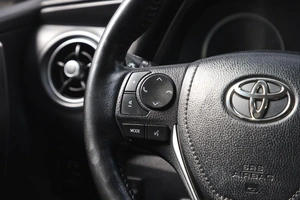 Седан Toyota Corolla 2018 года, 1899000 рублей, Новосибирск