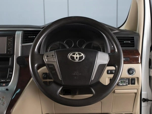 Минивэн Toyota Vellfire 2010 года, 1820000 рублей, Омск