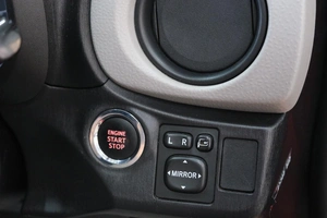 Хетчбэк Toyota Vitz 2011 года, 849000 рублей, Омск