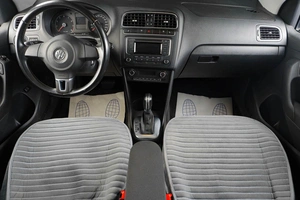 Седан Volkswagen Polo 2013 года, 1019000 рублей, Тюмень