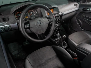 Хетчбэк Opel Astra 2010 года, 564000 рублей, Воронеж