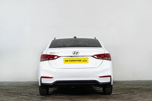 Седан Hyundai Solaris 2018 года, 1169000 рублей, Сургут