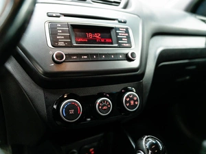 Седан Kia Rio 2017 года, 1050000 рублей, Красноярск