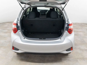 Хетчбэк Toyota Vitz 2018 года, 980000 рублей, Красноярск