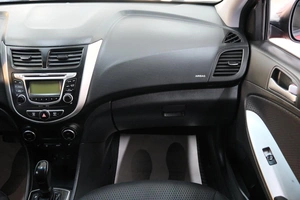 Хетчбэк Hyundai Solaris 2015 года, 949000 рублей, Омск