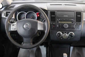 Седан Nissan Tiida 2011 года, 699000 рублей, Омск